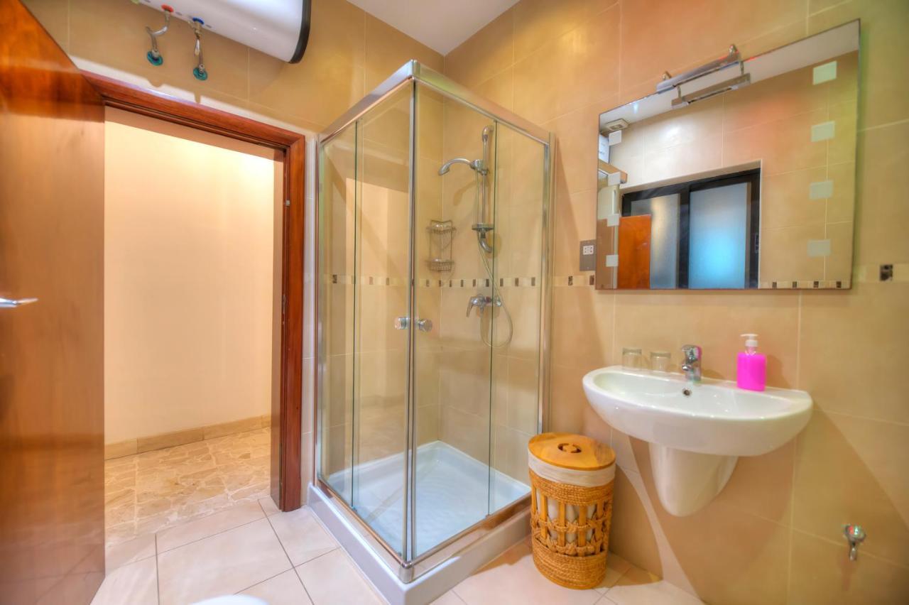 Enormous 3Bedrooms Seafront With Balcony Pdeh1-1 Сліма Екстер'єр фото